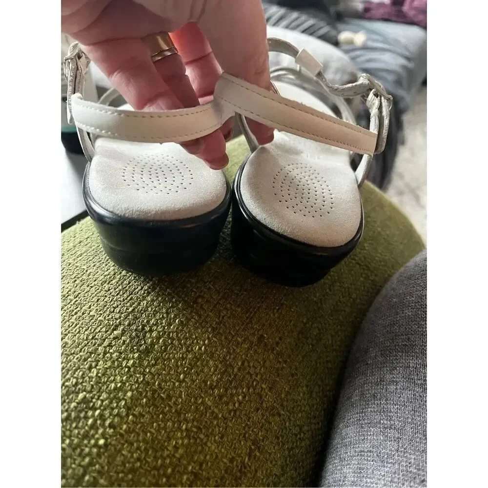 SAS Capri White Multi Leather Sandals sz 7 N w/ Box WUC